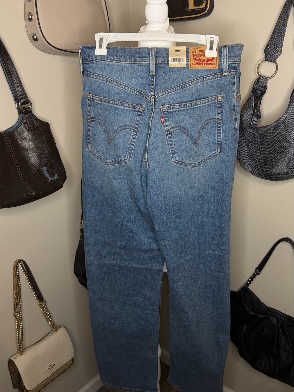 NWT Levi's Women Medium Wash Ribcage Straight Blue Jeans - Size 30